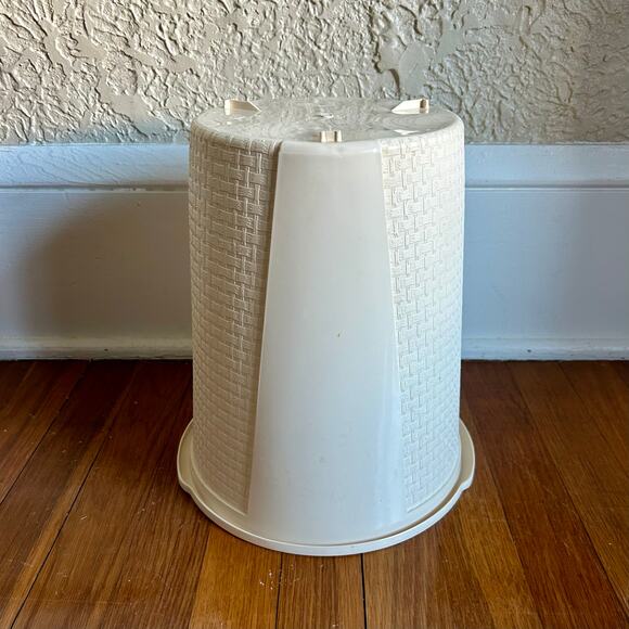 Vintage Woven Texture Beige Plastic Wastebasket, Retro 1970s/80s Style - Picture 3 of 11